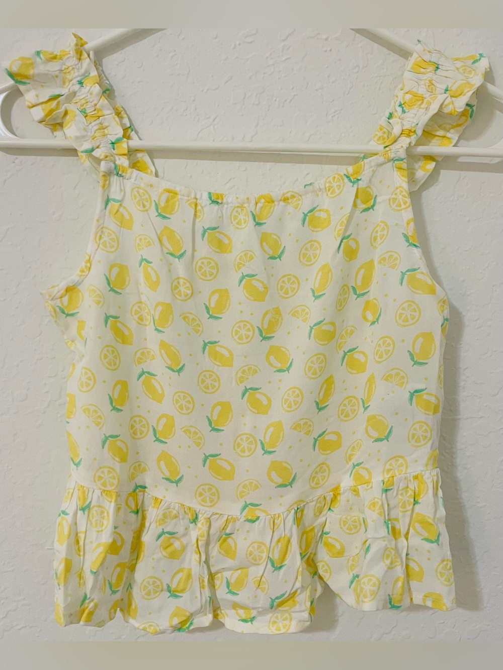 Epic Threads White & Yellow Lemon Print Ruffled Tank Top